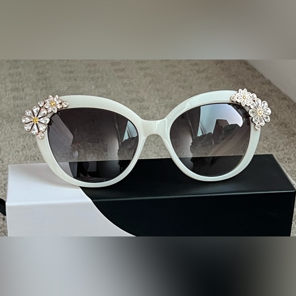 Kate Spade Cat Eye Retro Crystal Flowers White Sunglasses - Karyna - Picture 3 of 10